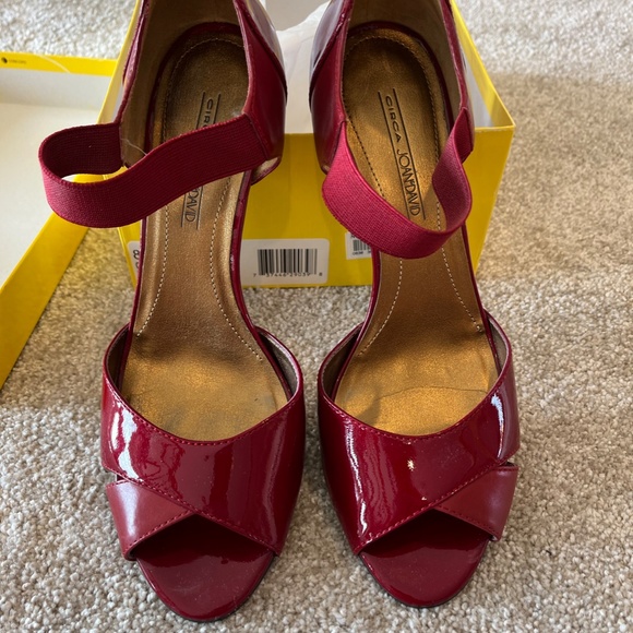 Circa Joan and David peep-toe red heels, 8 1/2, slightly worn in original box - Picture 7 of 9